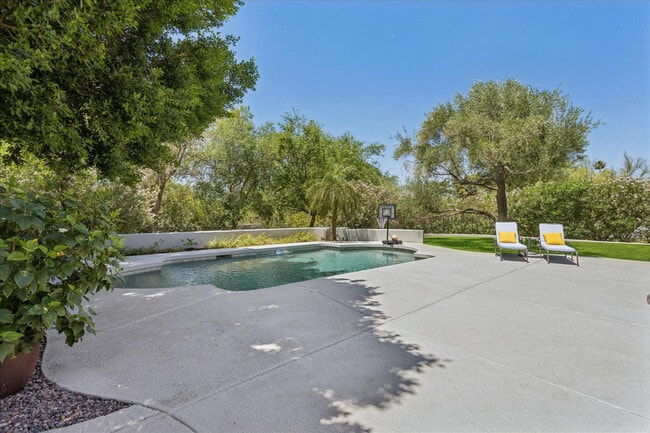 Building Photo - 10800 E Cactus Rd
