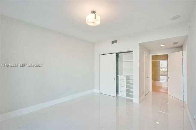 Building Photo - 17301 Biscayne Blvd