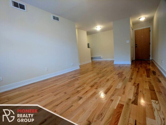 Building Photo - 552 W Arlington Pl