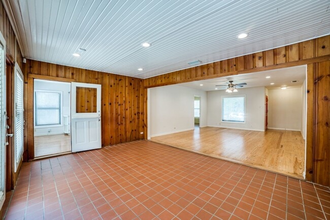 Building Photo - 244 Halcyon Pl