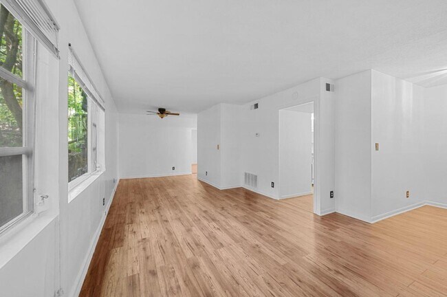 Primary Photo - 11 Peachtree Hills Ave NE