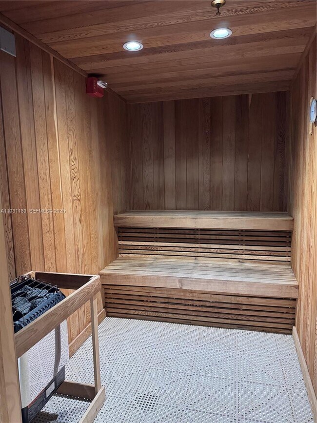 Building Photo - 3951 S Ocean Dr