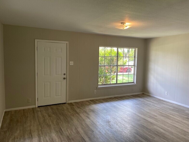 Building Photo - 4318 Wild Oak Dr