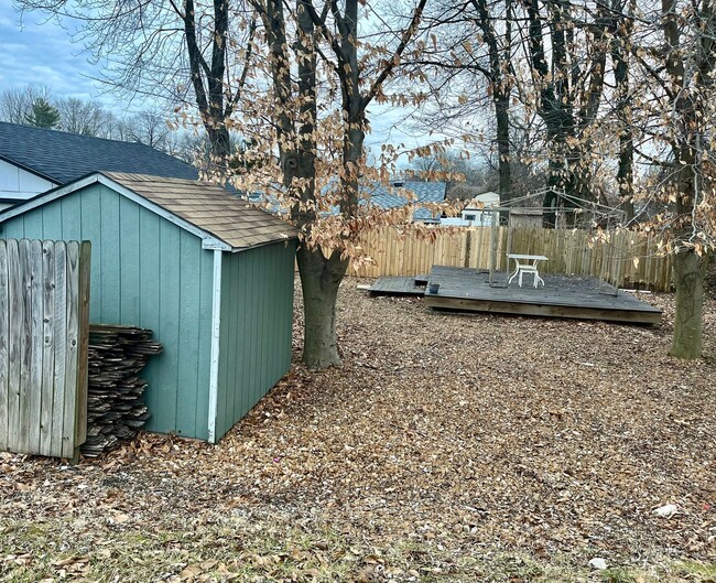 Building Photo - Two bedroom house in Alton