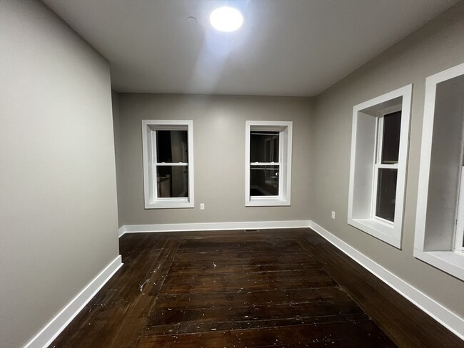 Building Photo - 589 Haverhill St