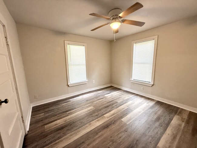 Building Photo - 705 Parkway