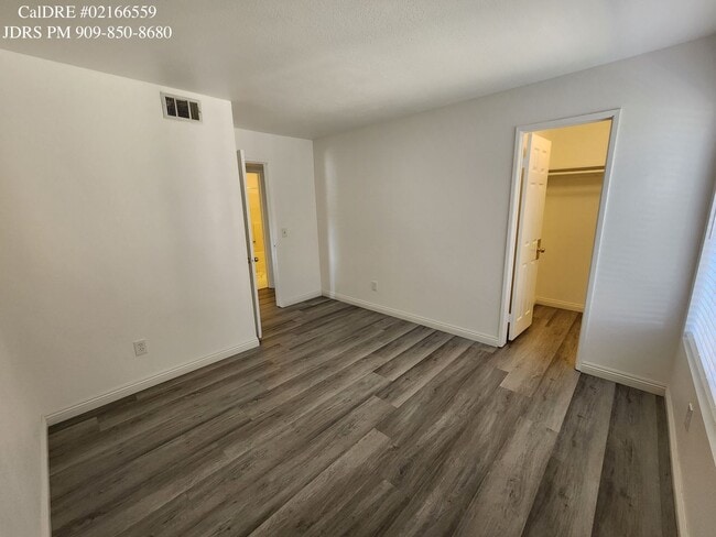 Building Photo - Corona 2 Bedroom Condo