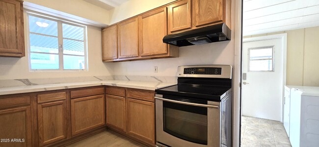 Building Photo - 154 N Hibbert