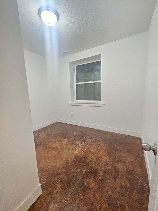 Building Photo - Country Living in Melba - Multi-Generational Home