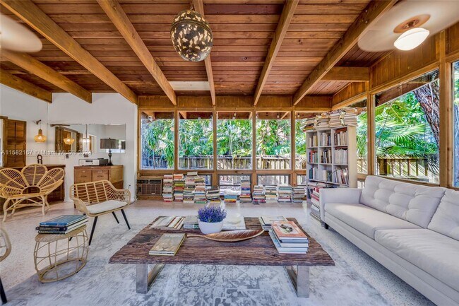 Building Photo - 2321 Tigertail Ct