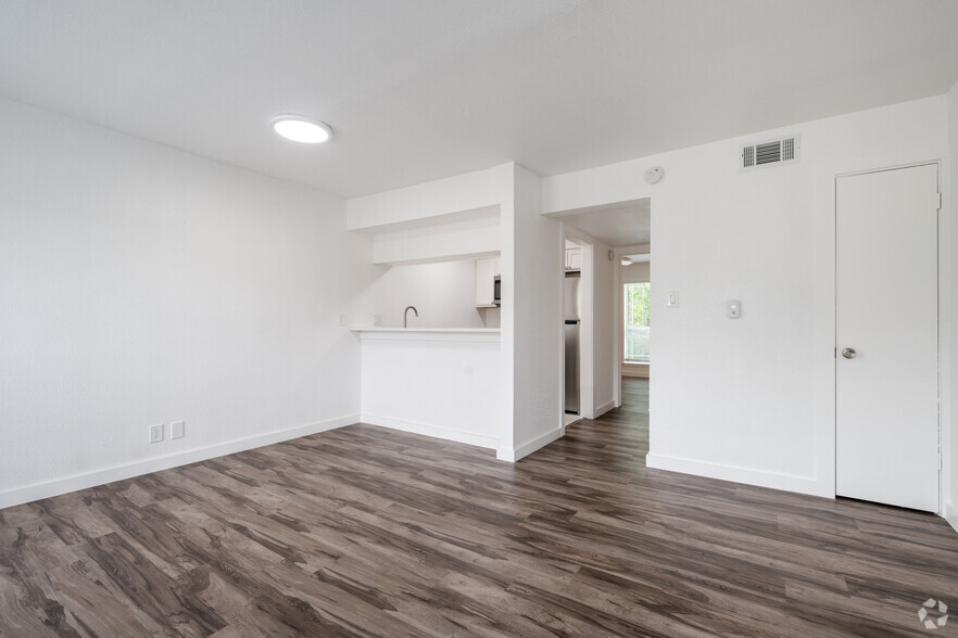 1BR, 1BA - 587SF - ATX Residence LLC