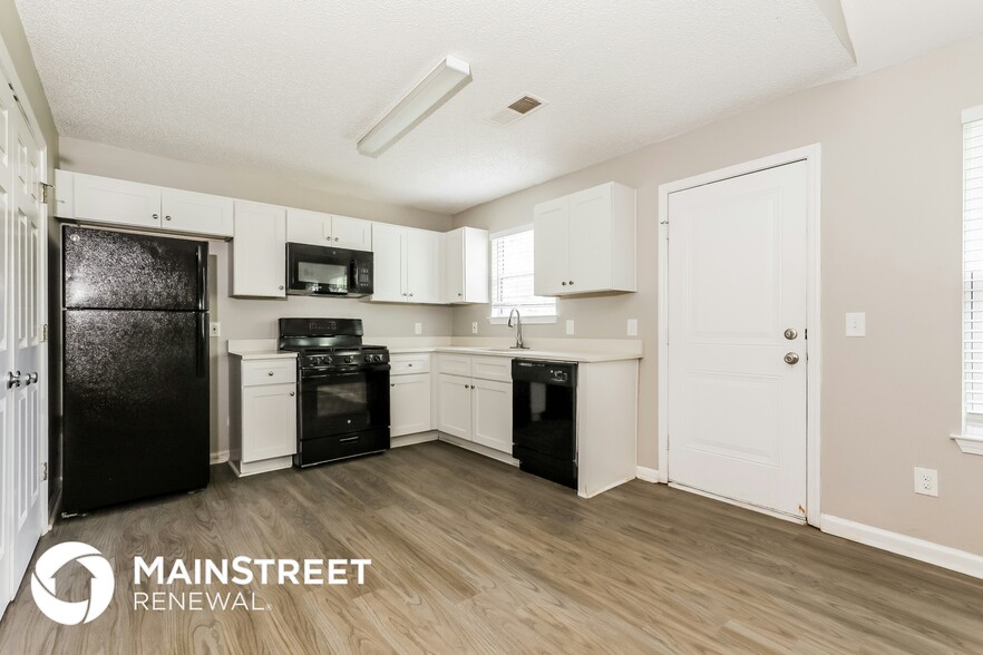 Building Photo - 210 Teak Ln