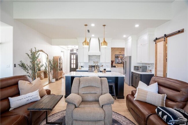 Building Photo - 2701 Windsor St