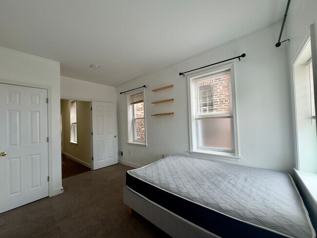 Building Photo - Inviting 3-Bedroom Single Family Townhome ...