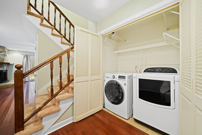 Building Photo - 3 Bedroom, 2.5 Bath Condo on the Pebble Creek Golf Course