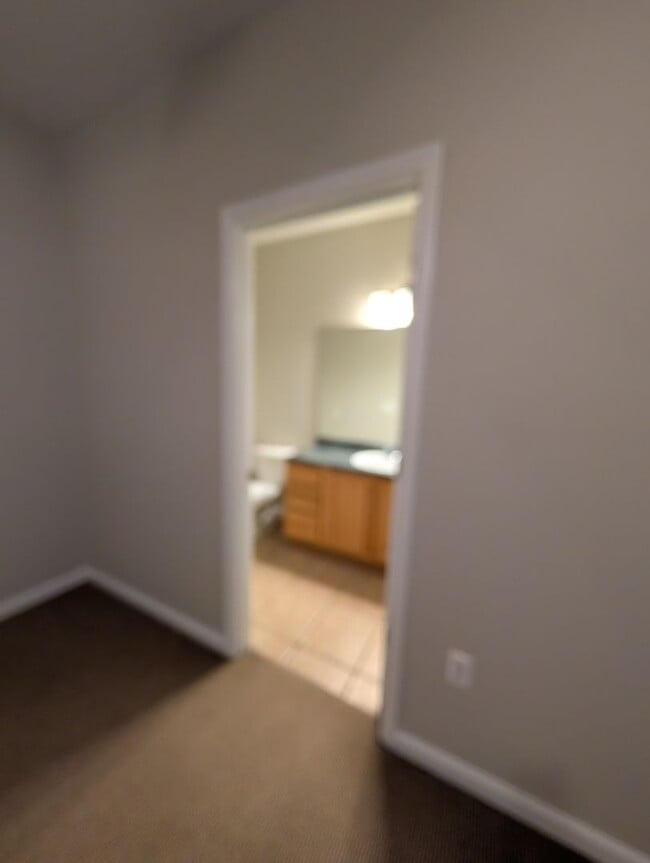 Building Photo - Cozy Condo in Wisteria Condominiums!