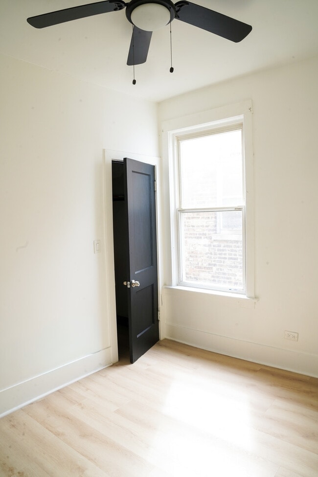 Building Photo - 154 N Lamon Ave