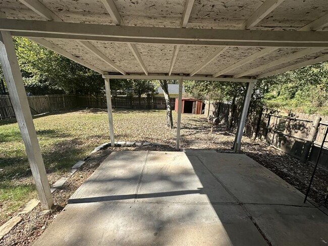 Building Photo - 10172 Hillside Dr