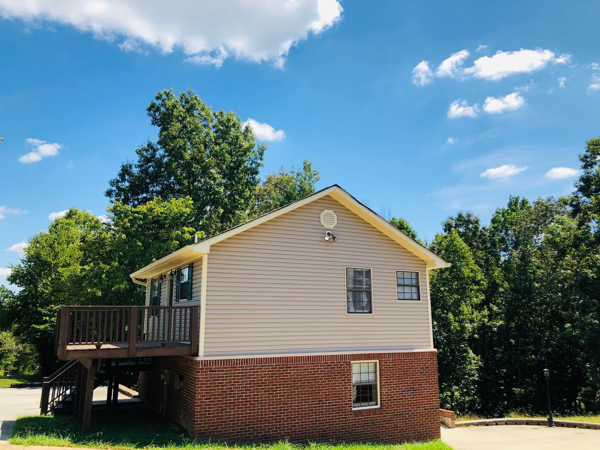 Building Photo - 127 Bell Rd
