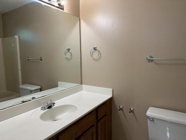 Building Photo - 104 Benttree Ct