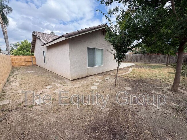 Building Photo - 723 N Simon St