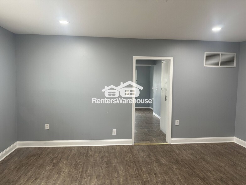 Building Photo - 3026 Lavender Ave
