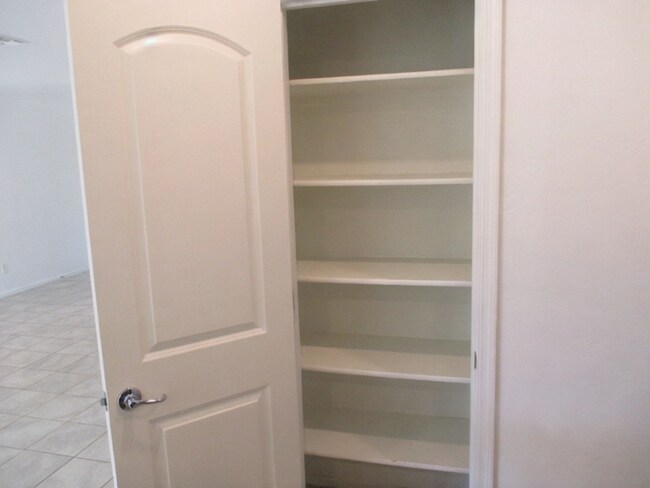 Building Photo - Bright 3BR + Fenced Yard + Community Pool Access in Rancho Sahuarita