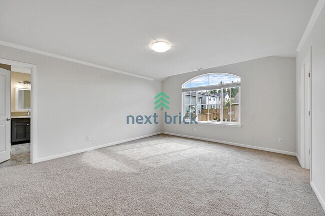 Building Photo - Bothell 5BR 3Bath-on a quiet neighborhood with smart upgrades + EV charging