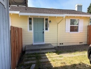 Building Photo - Aptos, Freshly Remodeled 3bd. 2ba. single ...