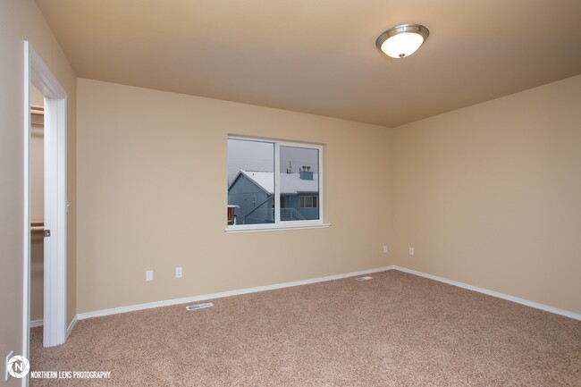 Building Photo - 3 Bedroom East Anchorage Townhouse!