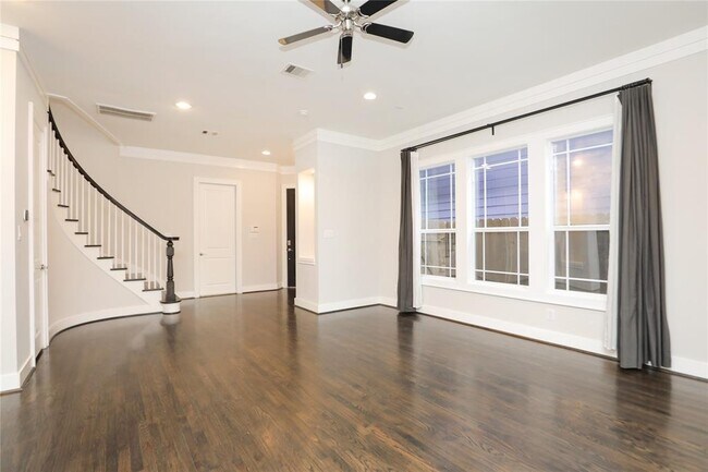 Building Photo - 843 E 28th St
