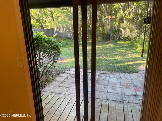 Building Photo - 85 Debarry Ave