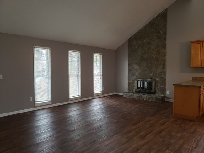 Building Photo - Wide Open Spaces!!!  (No Section 8, Sorry!)