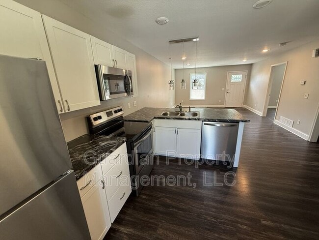 Building Photo - 1800 Sun Valley Rd