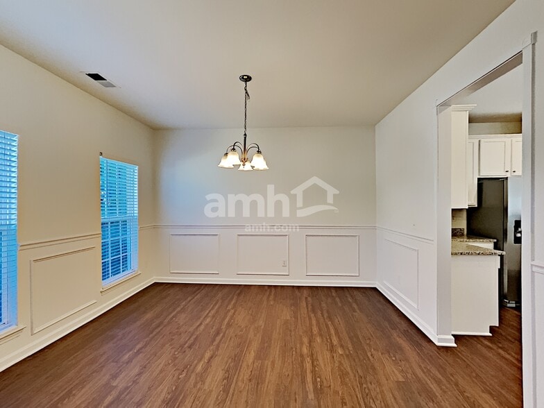 Building Photo - 1019 Canopy Dr