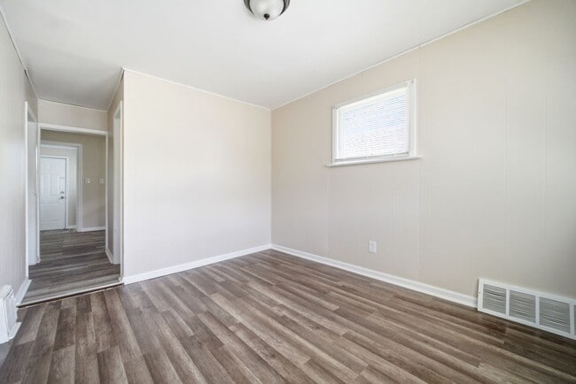 Building Photo - 3881 W 117th St