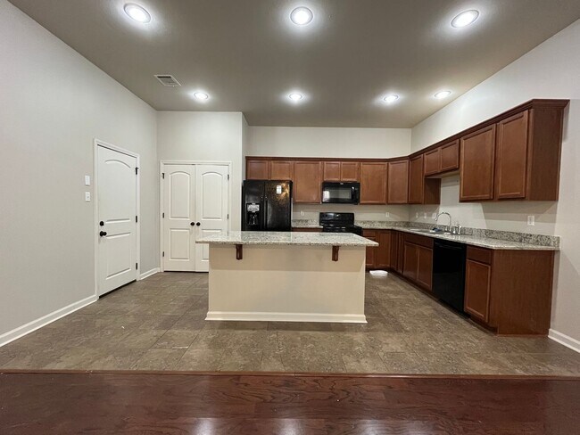 Building Photo - 3 bedroom in Ascension