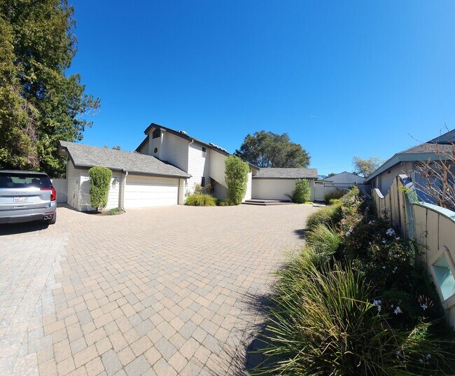 Building Photo - Furnished 3 bed 2.5 bath close to Poly.