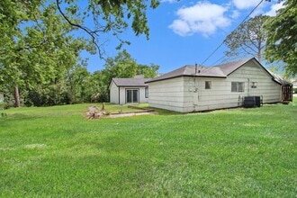 Building Photo - 10906 Panay Dr