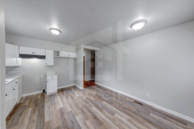Building Photo - 3305 N Whittier Pl