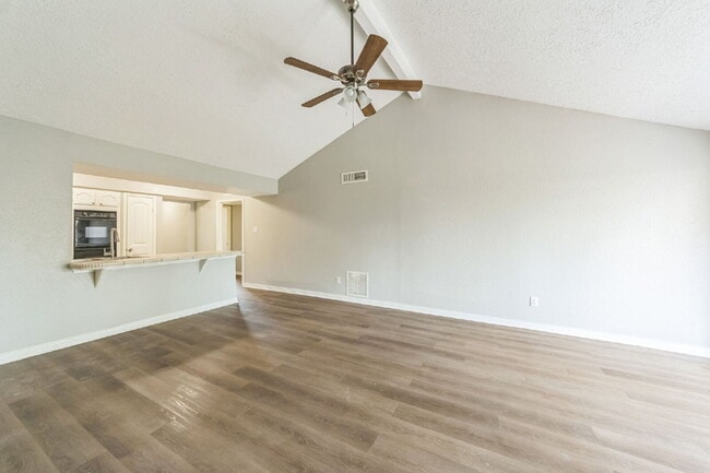 Building Photo - Charming & Spacious Home in La Porte!