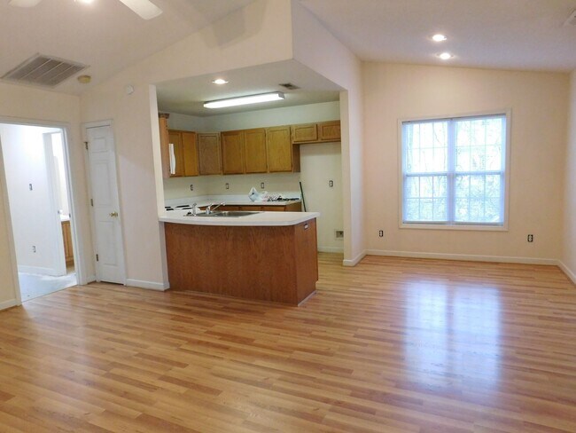 Building Photo - 210 Tobiano Dr