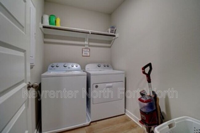 Building Photo - 216 Territory Trl