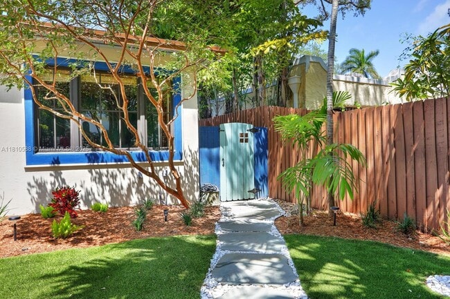 Building Photo - 2527 Inagua Ave