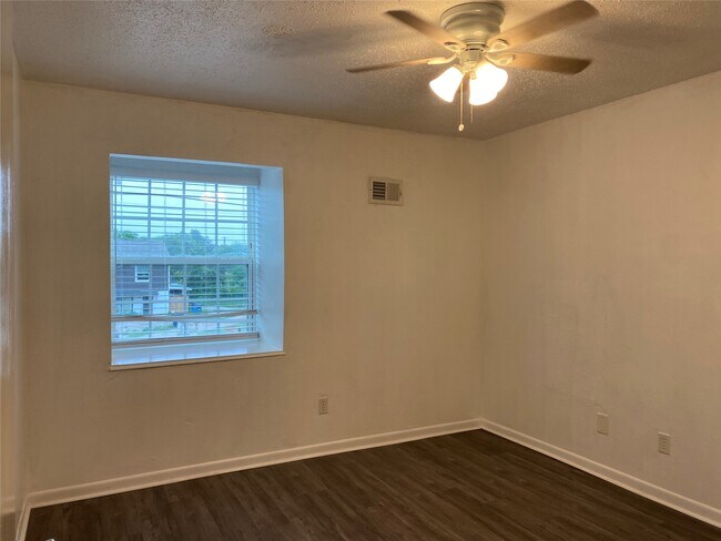 Building Photo - 5002 Blue Spruce Cir