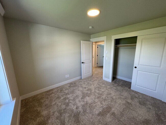 Building Photo - 5941 Ranch Lp