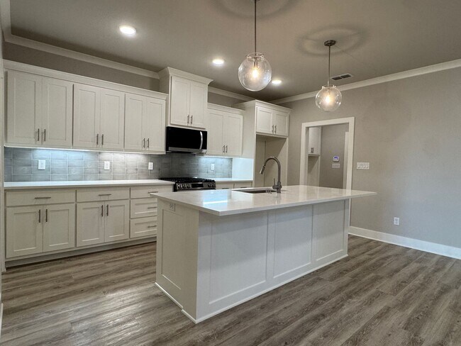 Building Photo - 7110 Alexander Dr