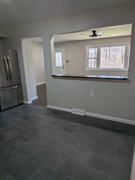 Building Photo - 561 Williams Ave