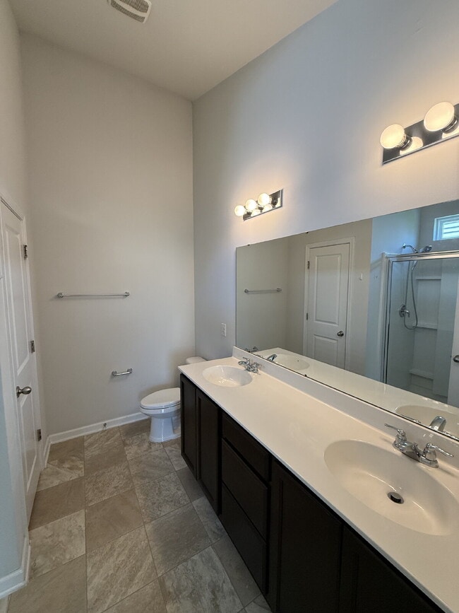 Building Photo - "Charming 3-Bedroom Beaufort Retreat in Picket Fences!!"