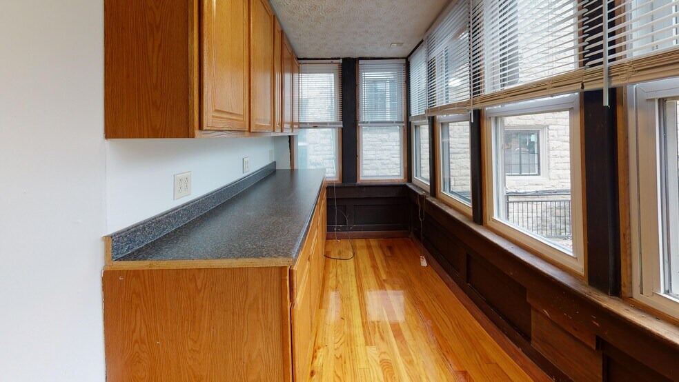 Building Photo - 244 E 17th Ave